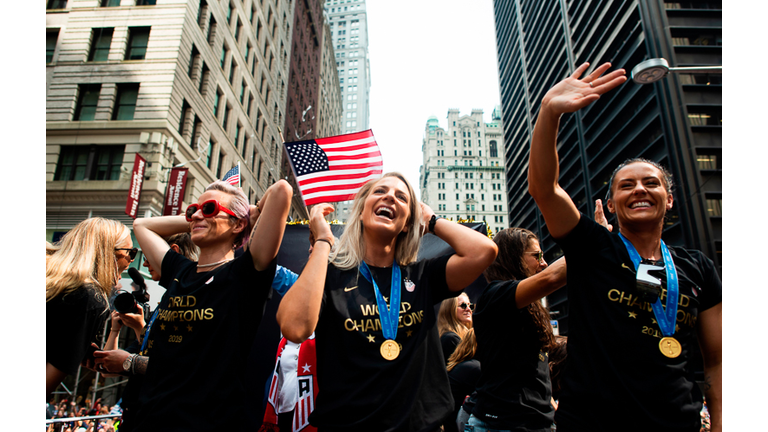 FBL-WC-2019-USA-WOMEN-PARADE
