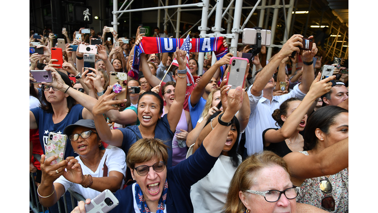 FBL-WC-2019-USA-WOMEN-PARADE