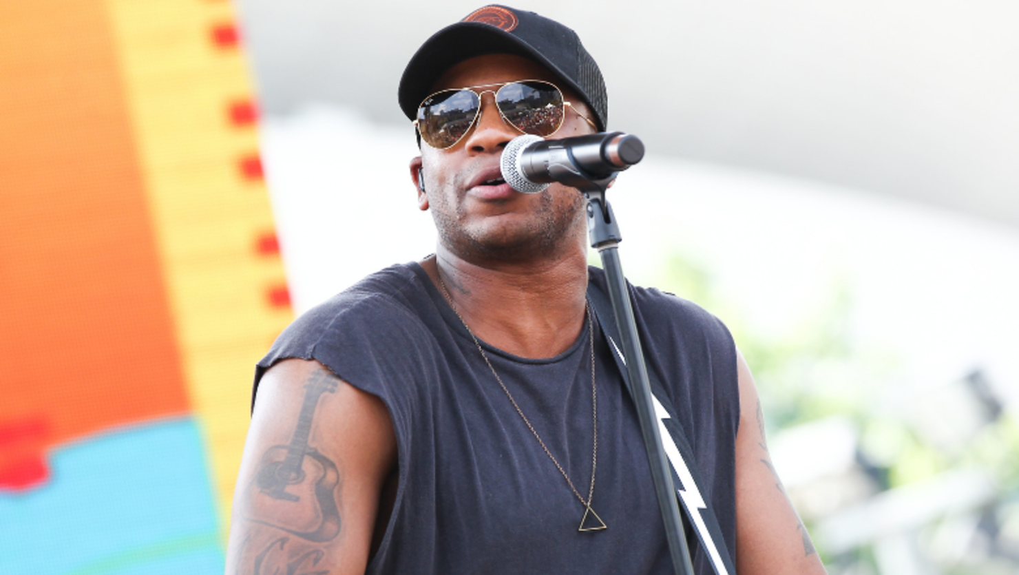 Jimmie Allen Joins Matchbox Twenty's Rob Thomas On Stage During 'Unwell'