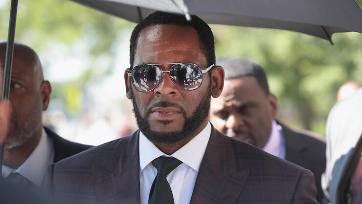 R Kelly Arrested On Multiple Federal Sex Crime Charges Iheartradio 3833