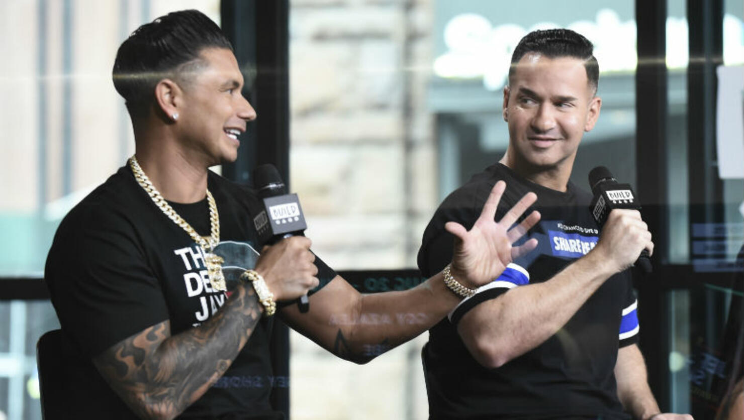 Pauly d and deals mike the situation