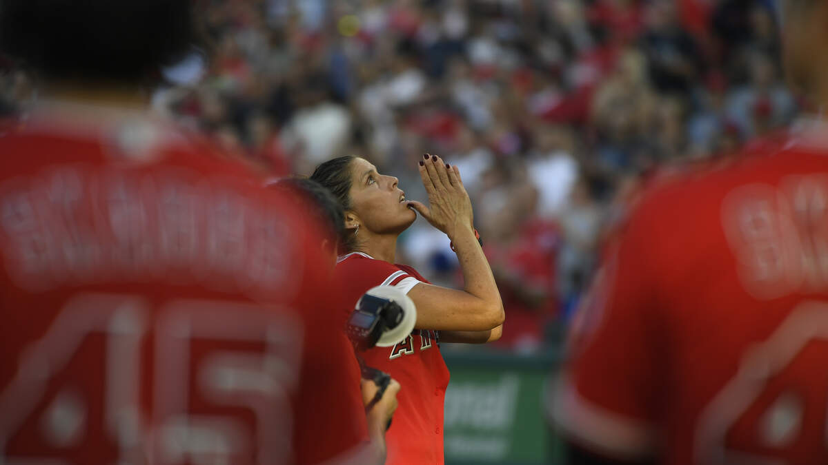 Angels lay Tyler Skaggs jerseys on mound after combined no-hitter