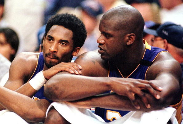 Los Angeles Lakers forward Kobe Bryant (L) speaks