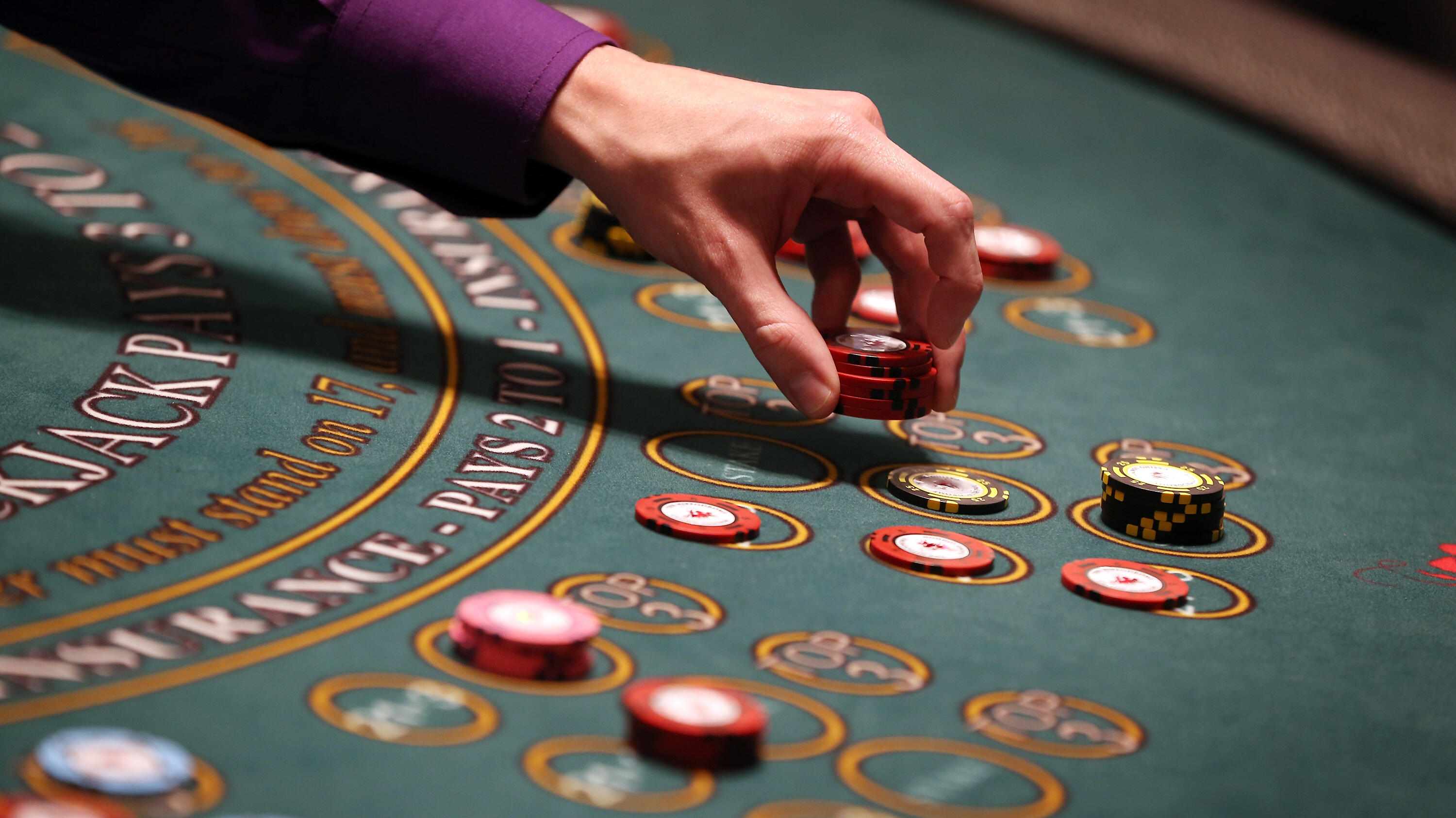 How To Play Table Games At Casino