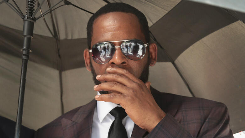 R Kelly Denied Bond Pleads Not Guilty To Sex Crime Charges Iheart 