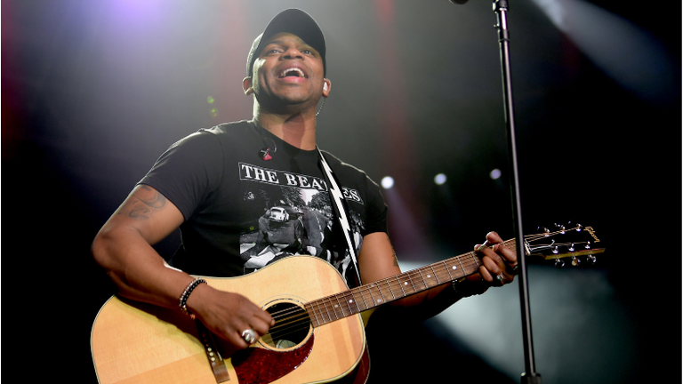Jimmie Allen Proposes To Girlfriend Alexis Gale On A Trip To Disney World