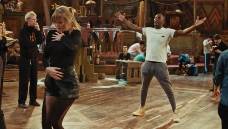 Taylor Swift Idris Elba Rehearse Dance Scene In First Look