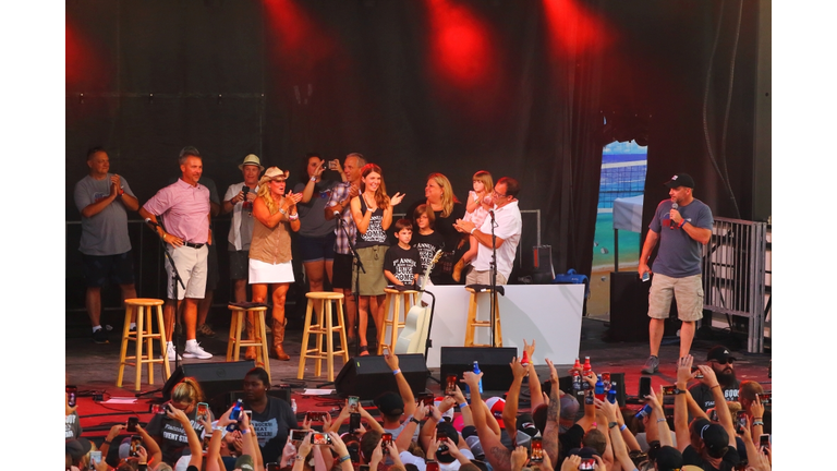 Luke Combs Unplugged