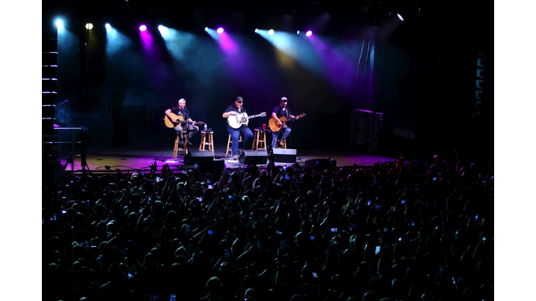 Luke Combs Unplugged
