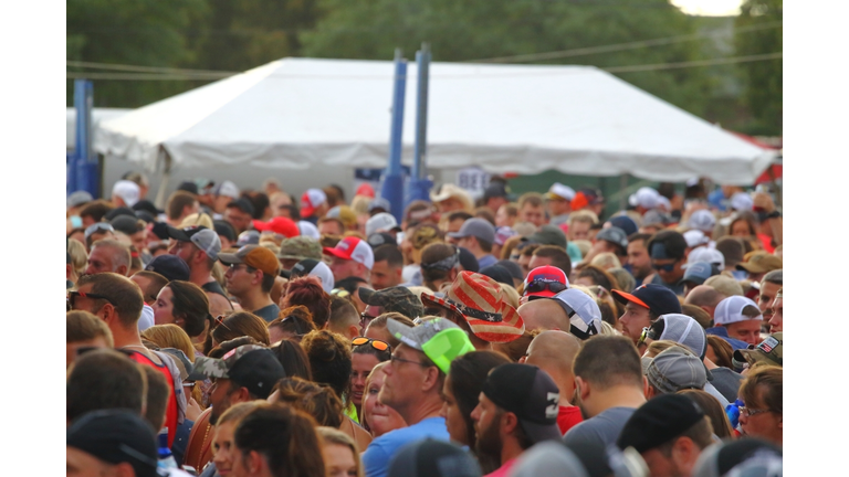 Luke Combs Unplugged
