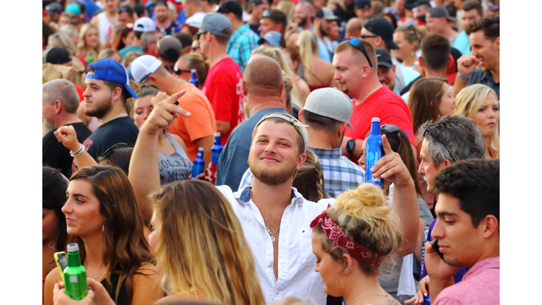 Luke Combs Unplugged