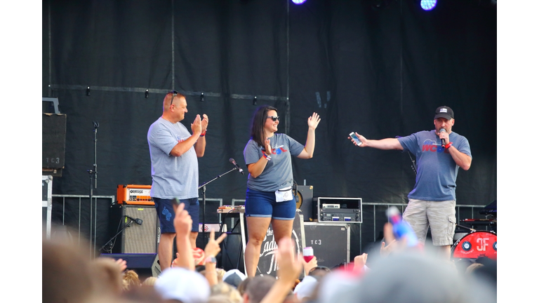 Luke Combs Unplugged
