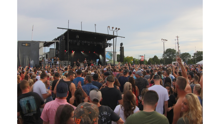 Luke Combs Unplugged