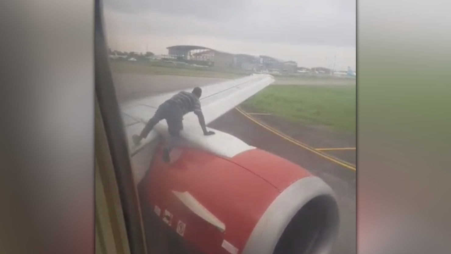 Man jumps on wing of plane as it prepares for takeoff