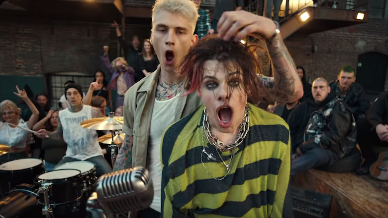 YUNGBLUD Surprises Warped Tour Crowd With Machine Gun Kelly: Watch | IHeart