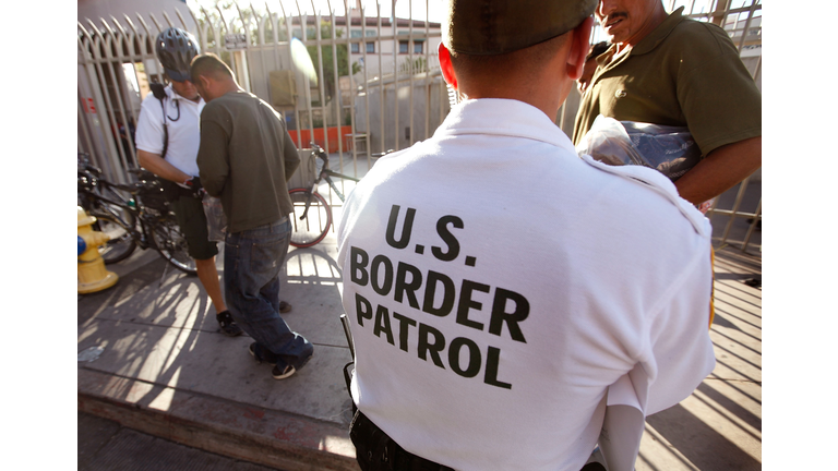 Border Agents Struggle To Keep Immigrants From Illegally Crossing AZ Border