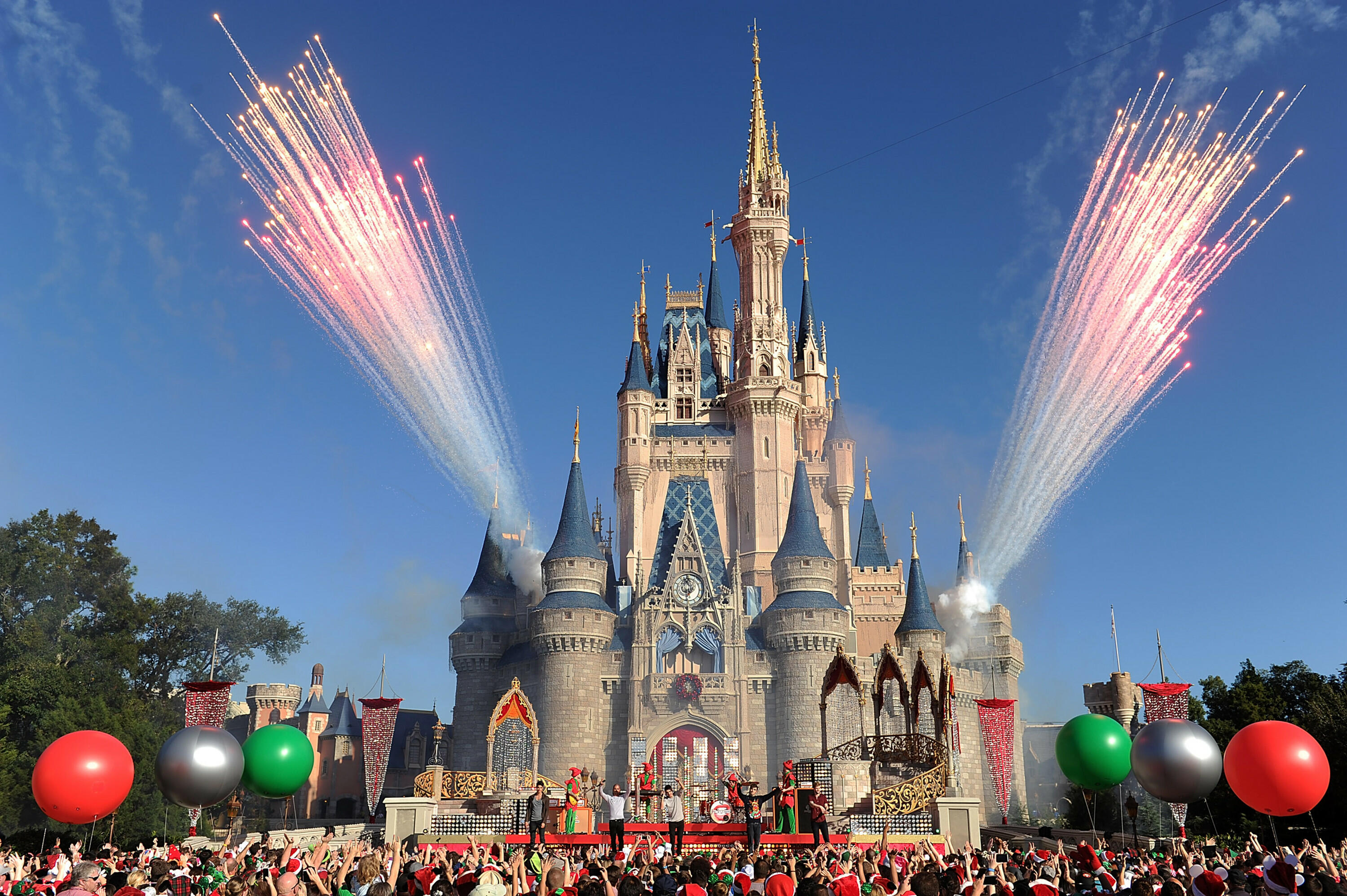 Angry Mom Thinks 'Childless Millennials' Should Be Banned From Disney World - Thumbnail Image