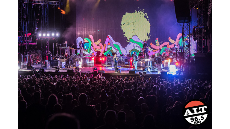 Beck at The Gorge Amphitheatre with Cage The Elephant, Spoon, and Starcrawler