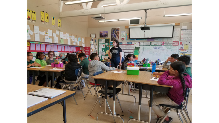 Classroom photo by Diablanco