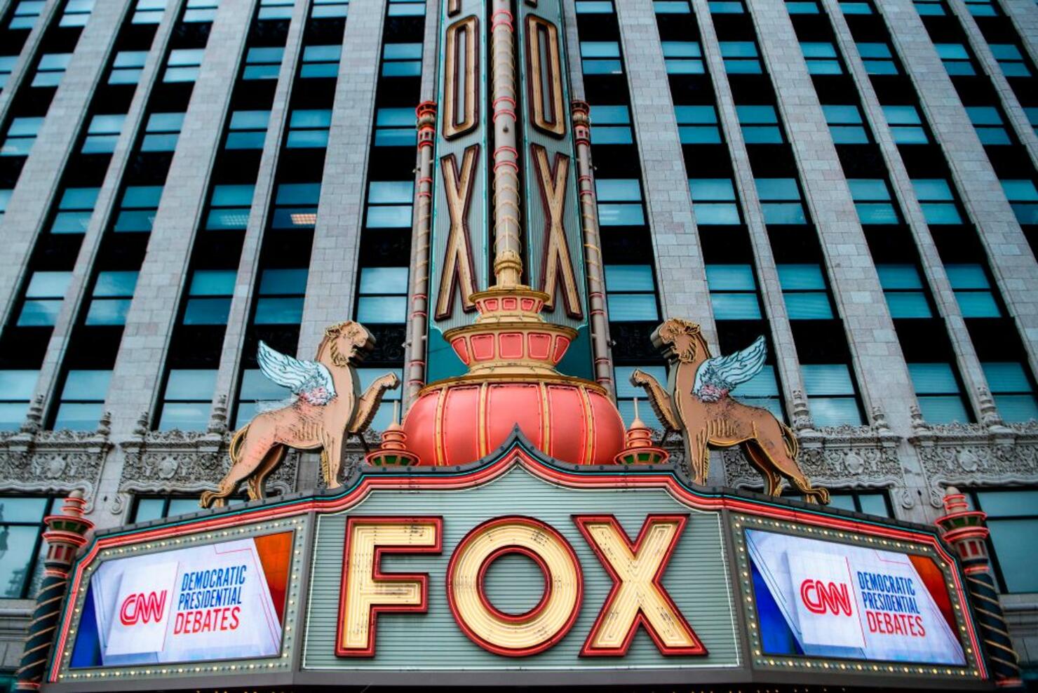 US-POLITICS-DEMOCRATS-DEBATE-VOTE