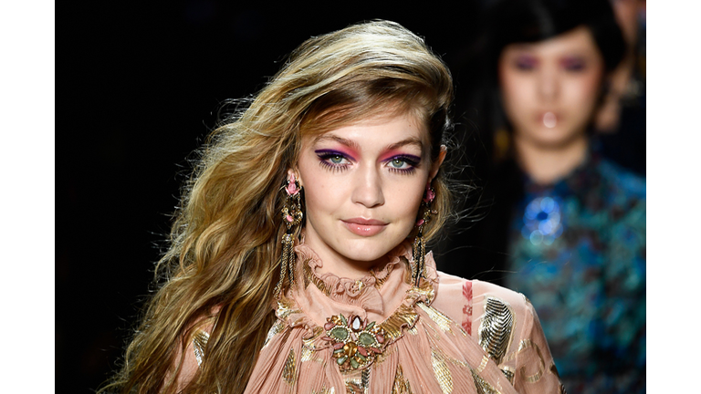 Anna Sui - Runway - February 2018 - New York Fashion Week: The Shows
