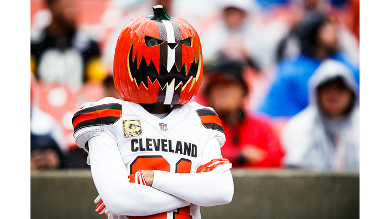 Pittsburgh Steelers v Cleveland Browns