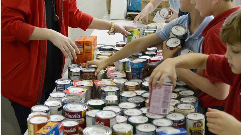 Feeding America And Akron-Canton Regional Food Bank Host Hungry To Help Lesson Plan For Students At Ohio Elementary School