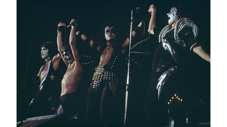 Kiss Curtain Call