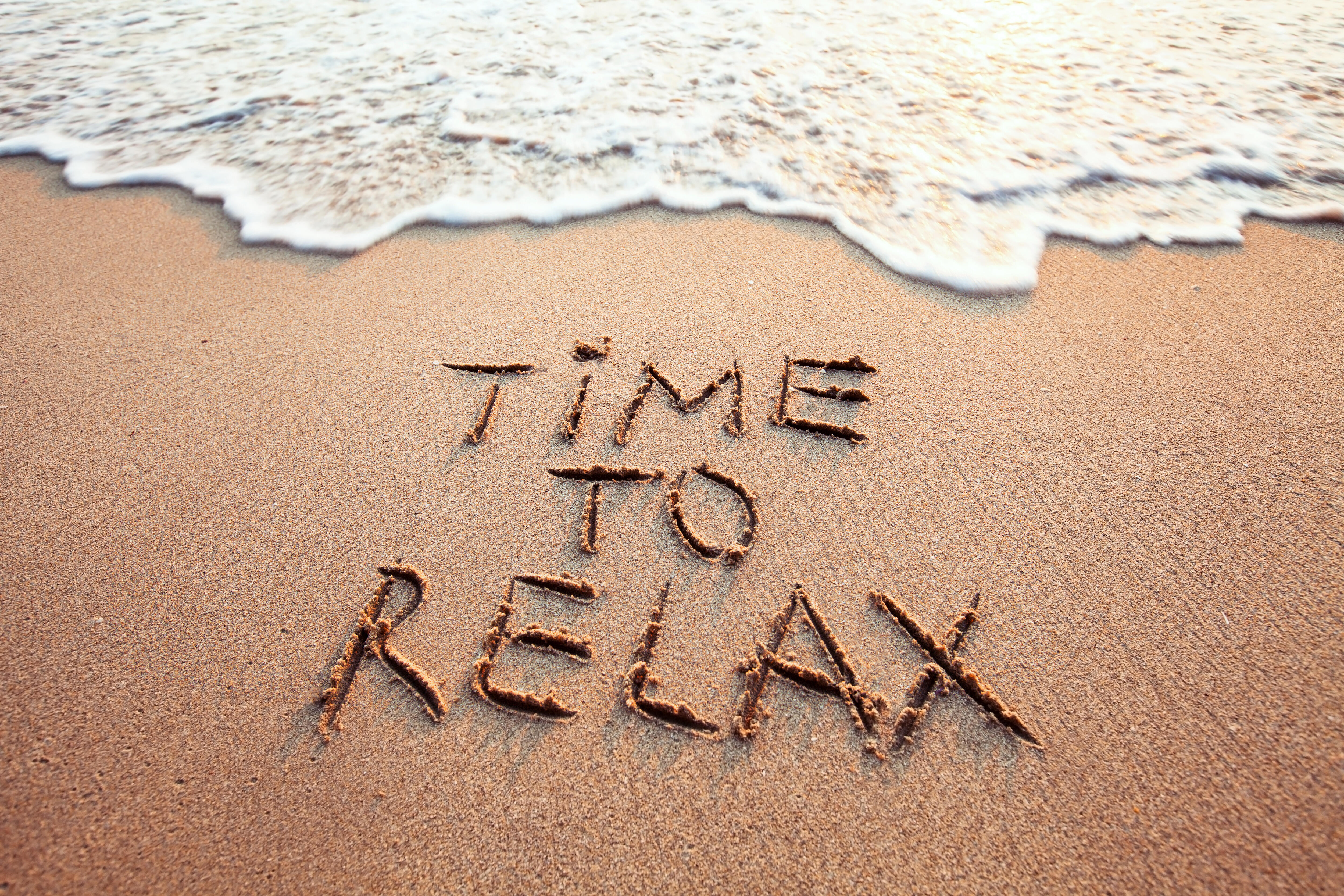 Relaxation time. Отпуск надпись на песке. Релакс картинки. Море. Открытка море.