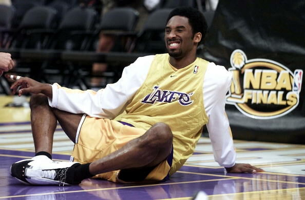 Kobe Bryant of the Los Angeles Lakers has his fing