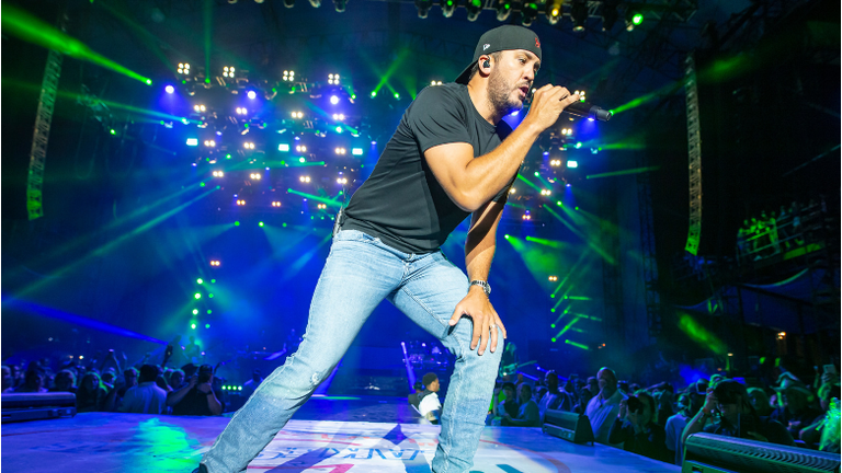 Luke Bryan Announces Release Of Vinyl 'Doin' My Thing' Album