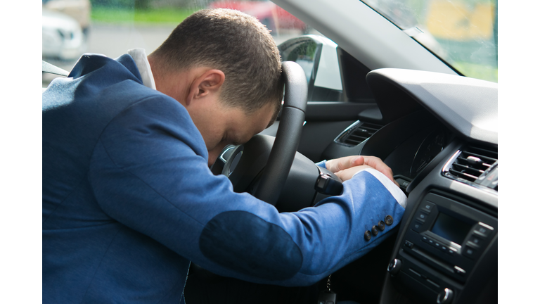 the driver of the car at the wheel fell asleep during the trip, creating an emergency situation