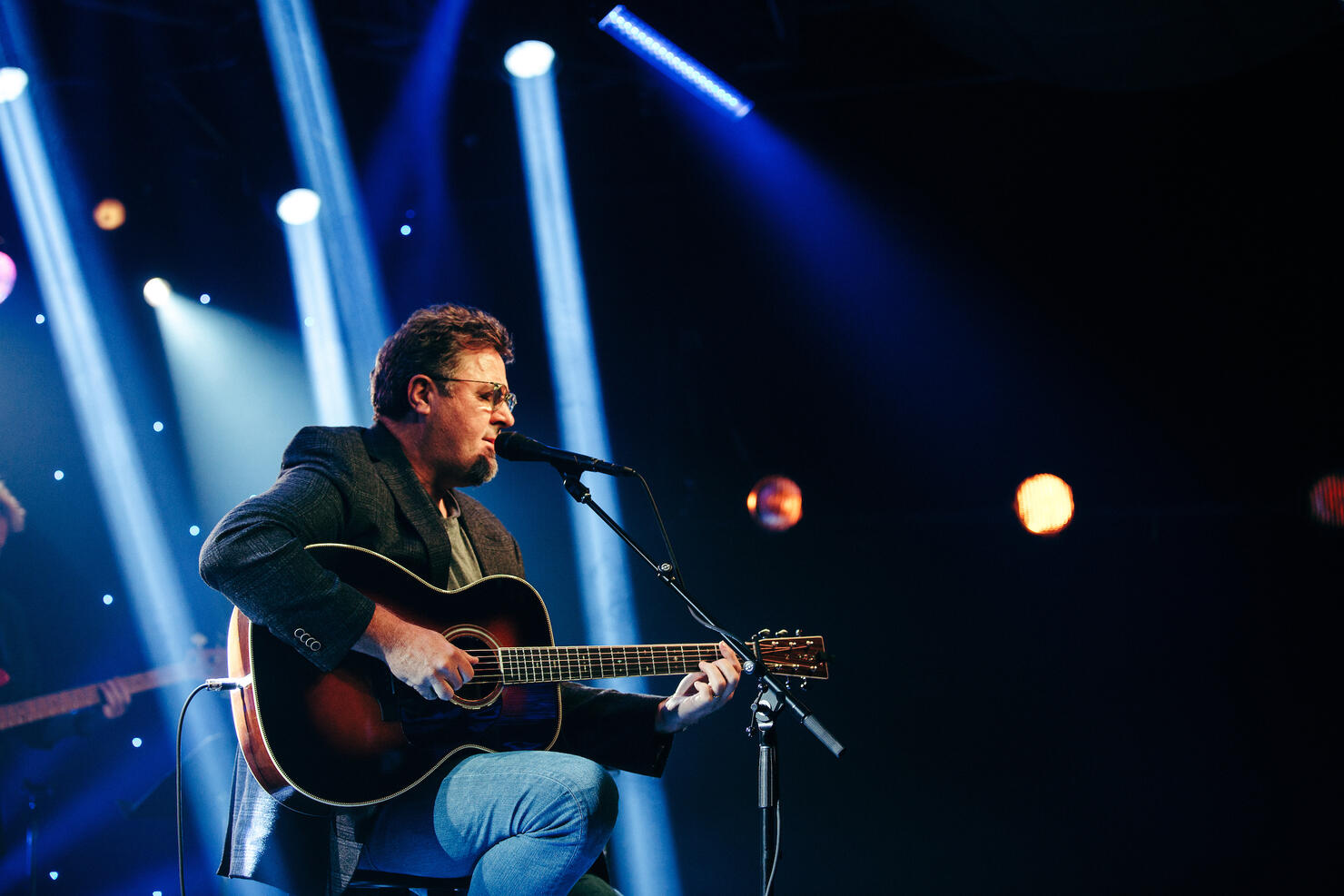 ‘iHeartCountry ICONS with Vince Gill.’ 