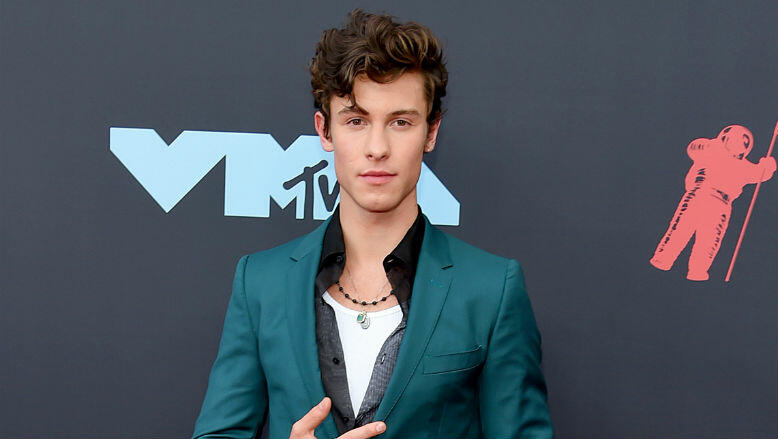 Shirtless Shawn Mendes Eating An Avocado Is The Ultimate Thirst Trap - Thumbnail Image