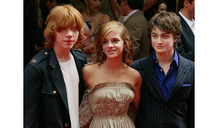 Daniel Radcliffe (R), who plays Harry Po