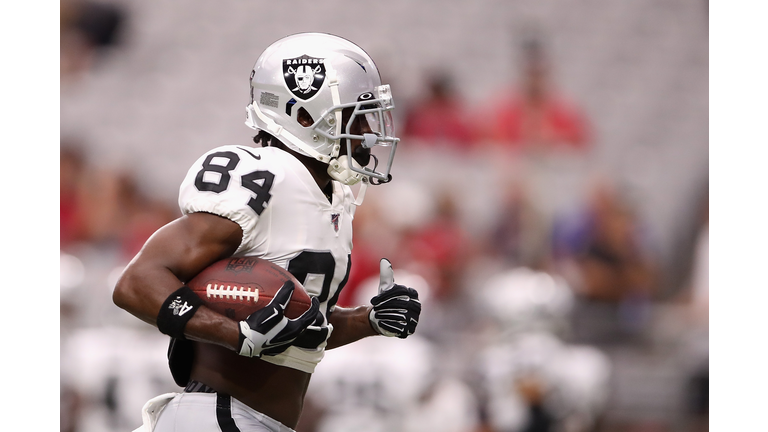 Wide receiver Antonio Brown #84 of the Oakland Raiders warms up before the NFL preseason game against the Arizona Cardinals at State Farm Stadium on August 15, 2019 in Glendale, Arizona. (Photo by Christian Petersen/Getty Images)