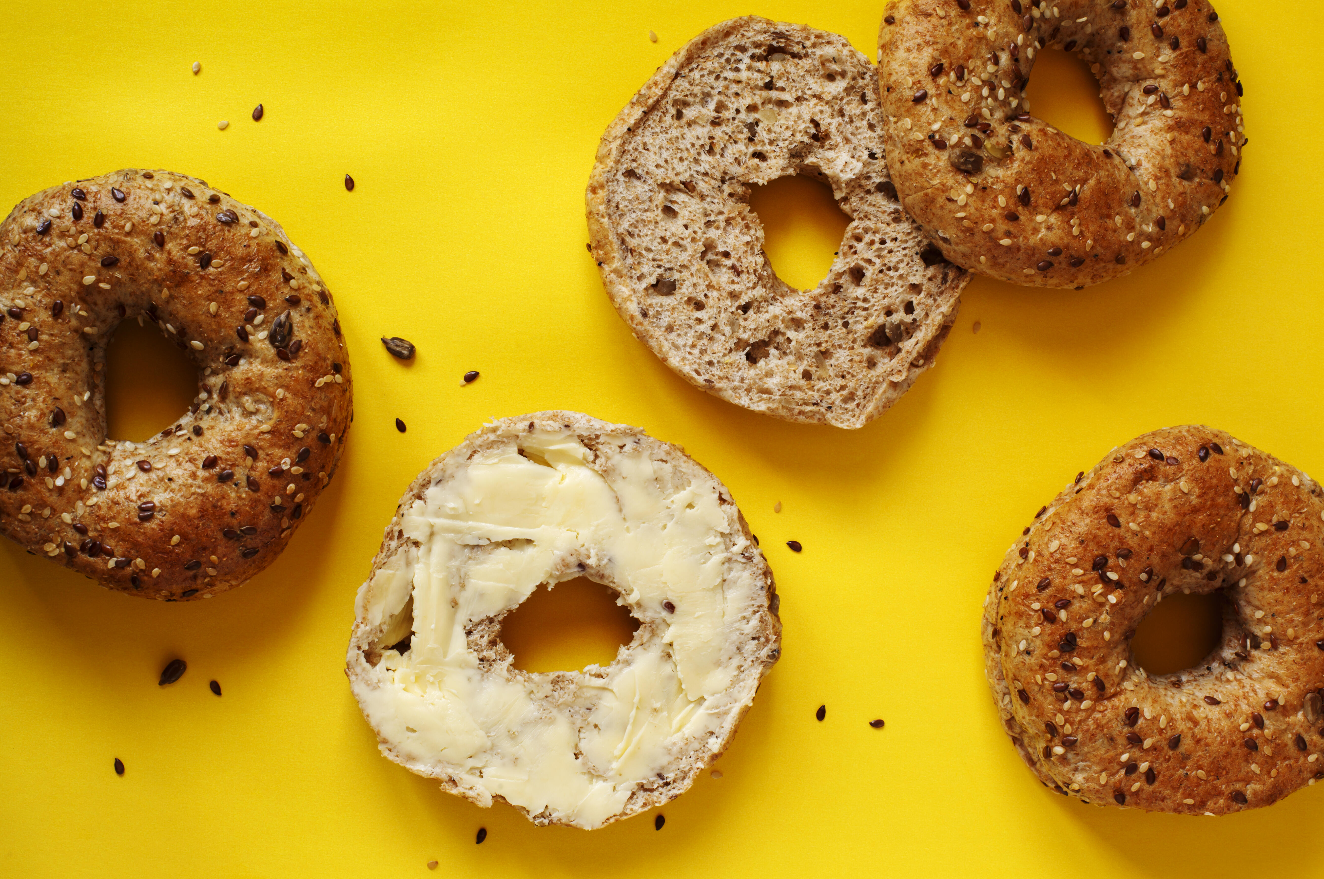 Bagel перевод. Заневская Бейгл. Бублик с маслом. Бейгл сладкий. Бейгл бесконечности.