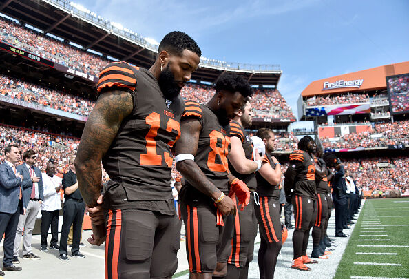 Tennessee Titans v Cleveland Browns