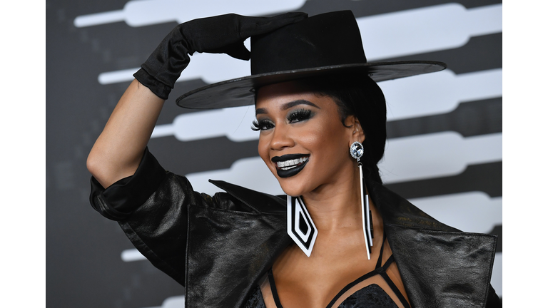 FASHION-US-SAVAGE X FENTY