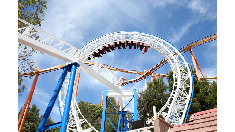 Samsung And Six Flags Debut The First Virtual Reality Coaster Powered By Samsung Gear VR At Six Flags Magic Mountain