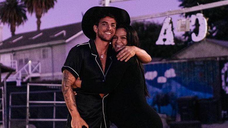 Singer Cassie Marries Alex Fine In Romantic Malibu Wedding See The Photo Iheart 