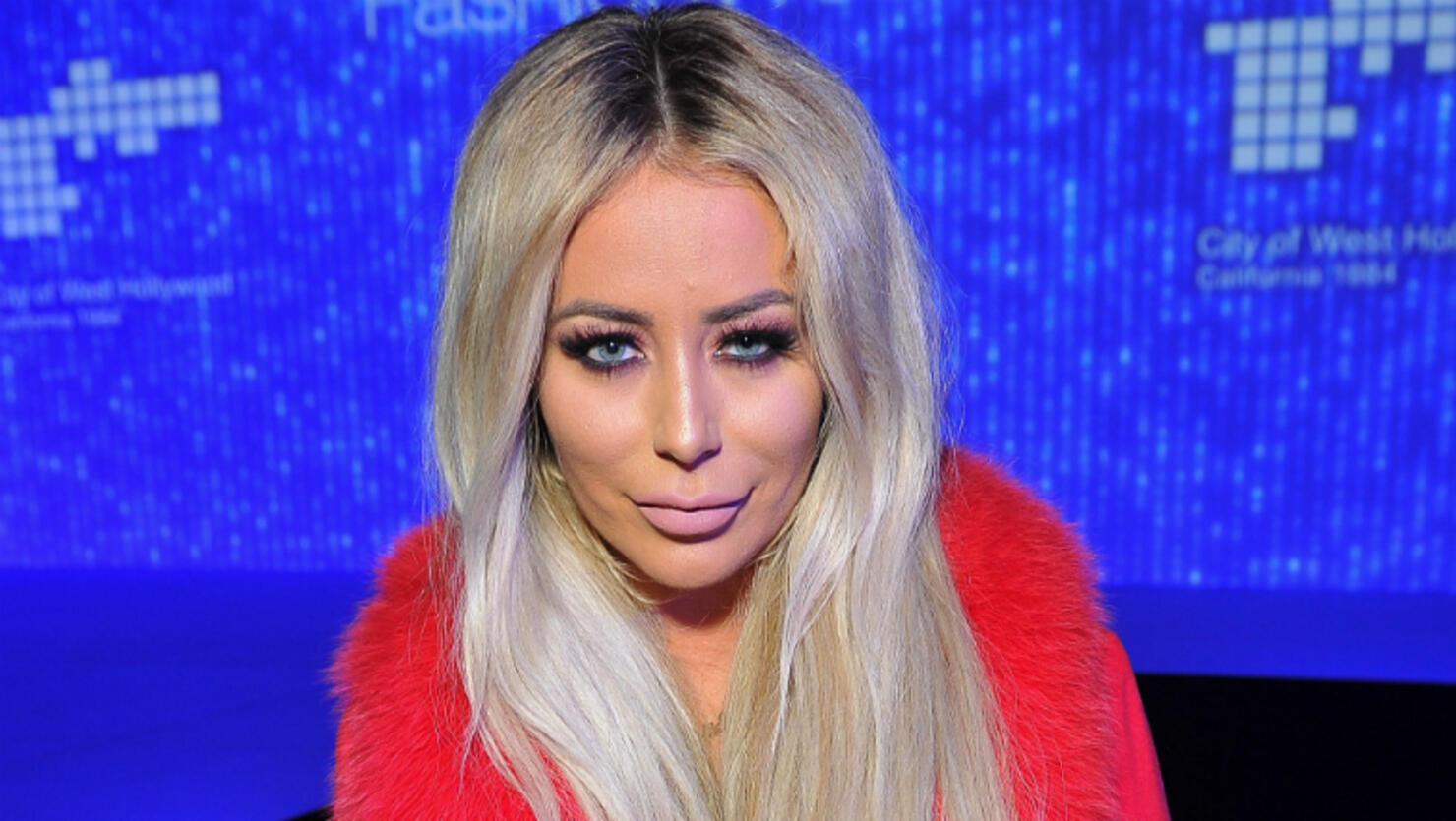 Aubrey Oday Claims Male Flight Attendant Forced Her To Undress Iheart 9823