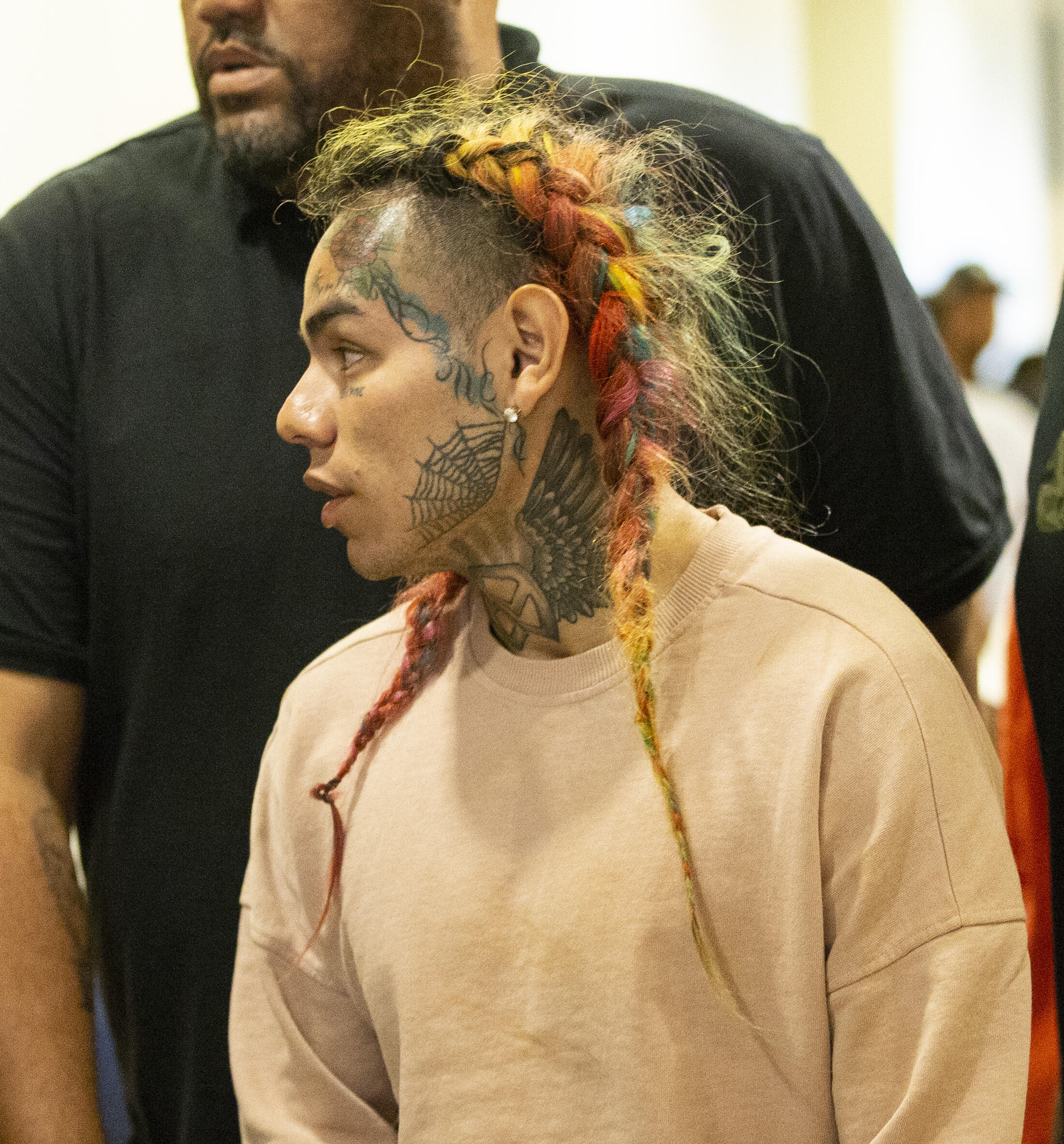 Tekashi 6ix9ine Thinks Rappers Hating On Him for Snitching Are "Jealous" - Thumbnail Image