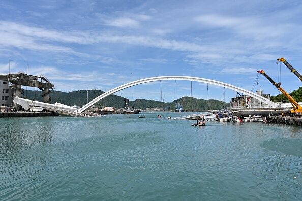 TOPSHOT-TAIWAN-ACCIDENT-BRIDGE