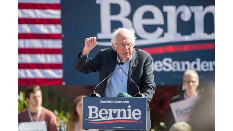 Bernie Sanders Tours Colleges In New Hampshire