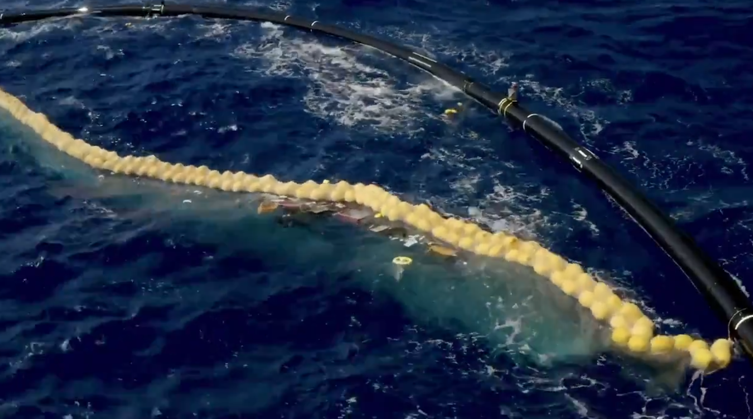 ocean cleanup device starts working
