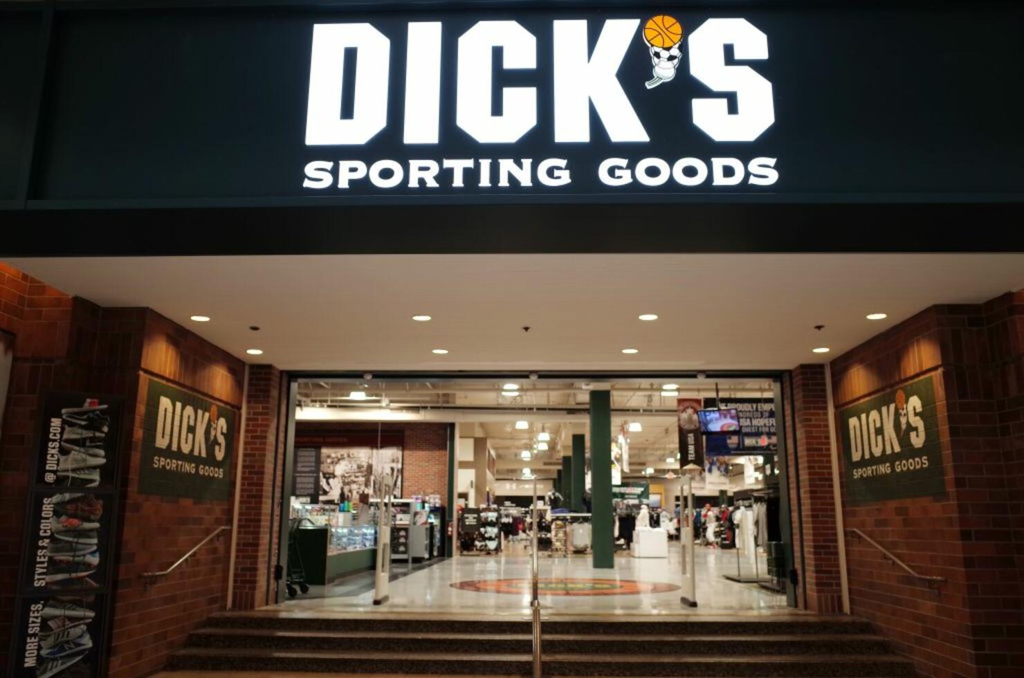 US-DICKS-GUNS