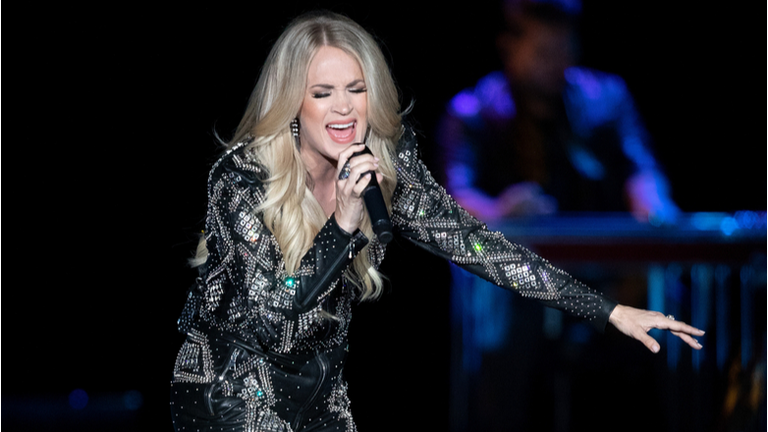 Carrie Underwood Invites Talented Fan Onstage To Rap With Her