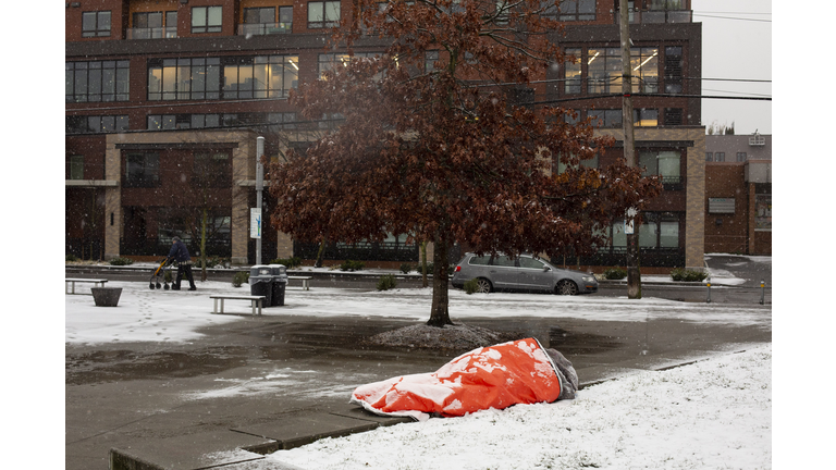 Large Winter Storm Brings Snow To Seattle