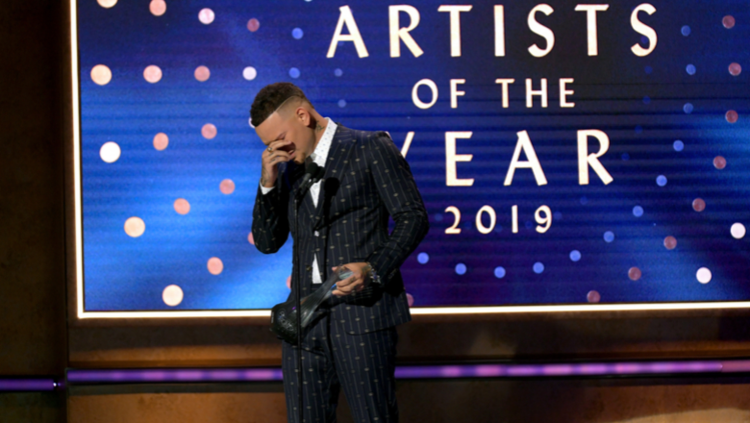 Kane Brown Tearfully Dedicates CMT Artists Of The Year Win To Late Drummer